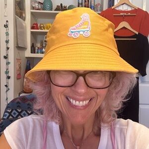 Bucket hat with roller skate 🛼 in orange - perfect shape